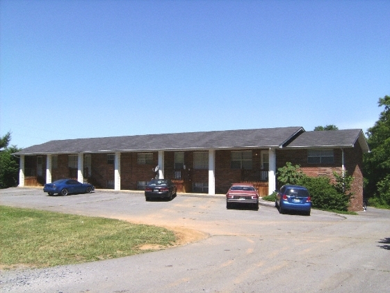 3302-3304 Greenwood Dr in Johnson City, TN - Building Photo - Building Photo