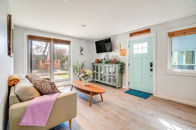 211 Genebern Way in San Francisco, CA - Building Photo - Building Photo
