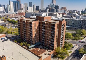 1301 Speer Blvd, Unit 1002 in Denver, CO - Building Photo