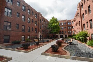 2915 N Mildred Ave, Unit J03W in Chicago, IL - Building Photo