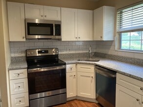1618 Thrush Ter, Unit 1618 in St. Louis, MO - Foto de edificio - Building Photo