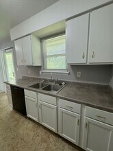 300 NE Westwind Dr in Lee's Summit, MO - Building Photo - Building Photo