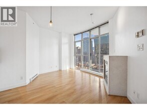 1050 Smithe St in Vancouver, BC - Building Photo - Building Photo