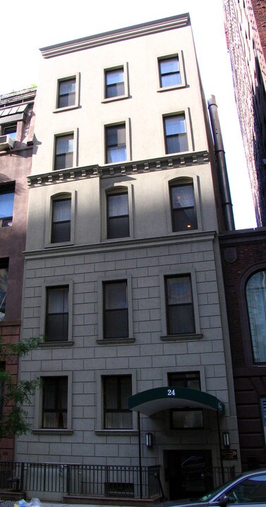 24 E 38th St in New York, NY - Building Photo