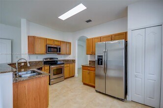 8631 NW 110th Ave in Doral, FL - Building Photo - Building Photo