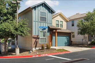 5436 Juniper Jct Ln in Austin, TX - Foto de edificio - Building Photo