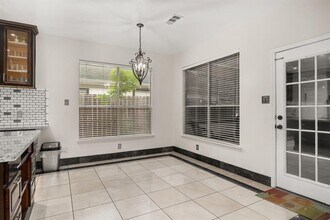 8506 Regalbrook Dr in Houston, TX - Building Photo - Building Photo