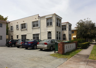 242 Madeira Ave in Miami, FL - Building Photo - Building Photo