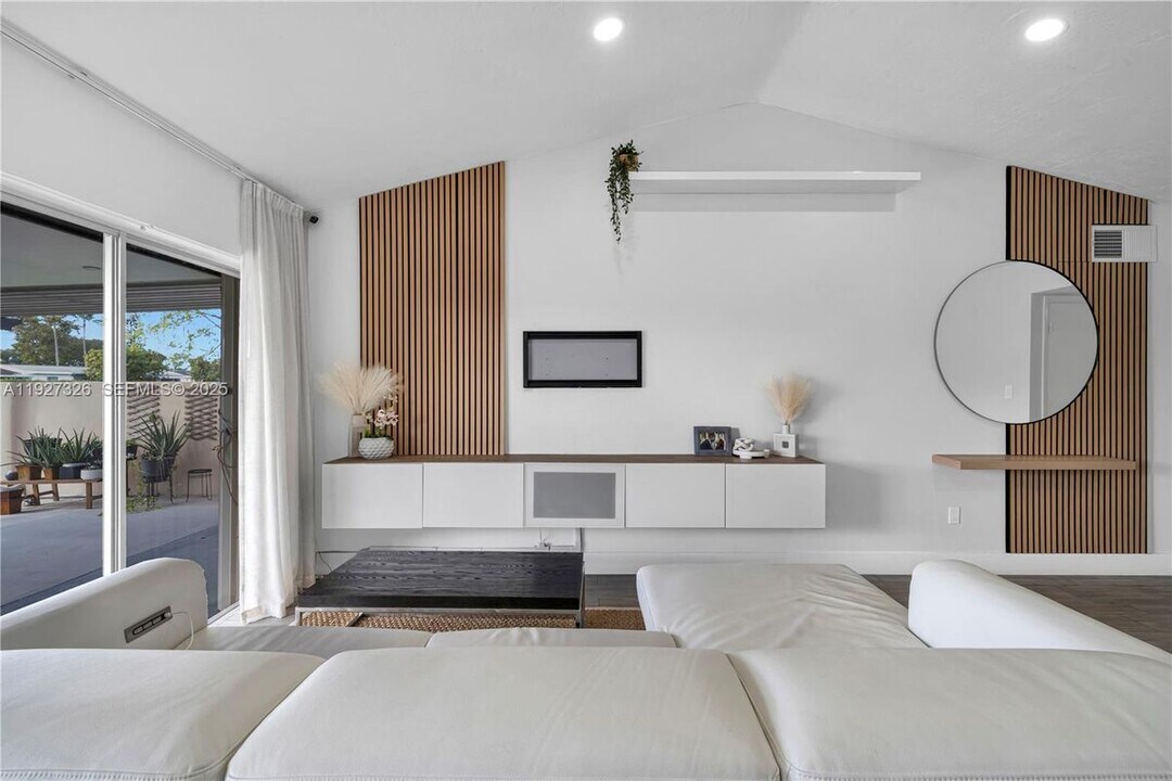 11974 SW 110th St Cir S in Miami, FL - Building Photo