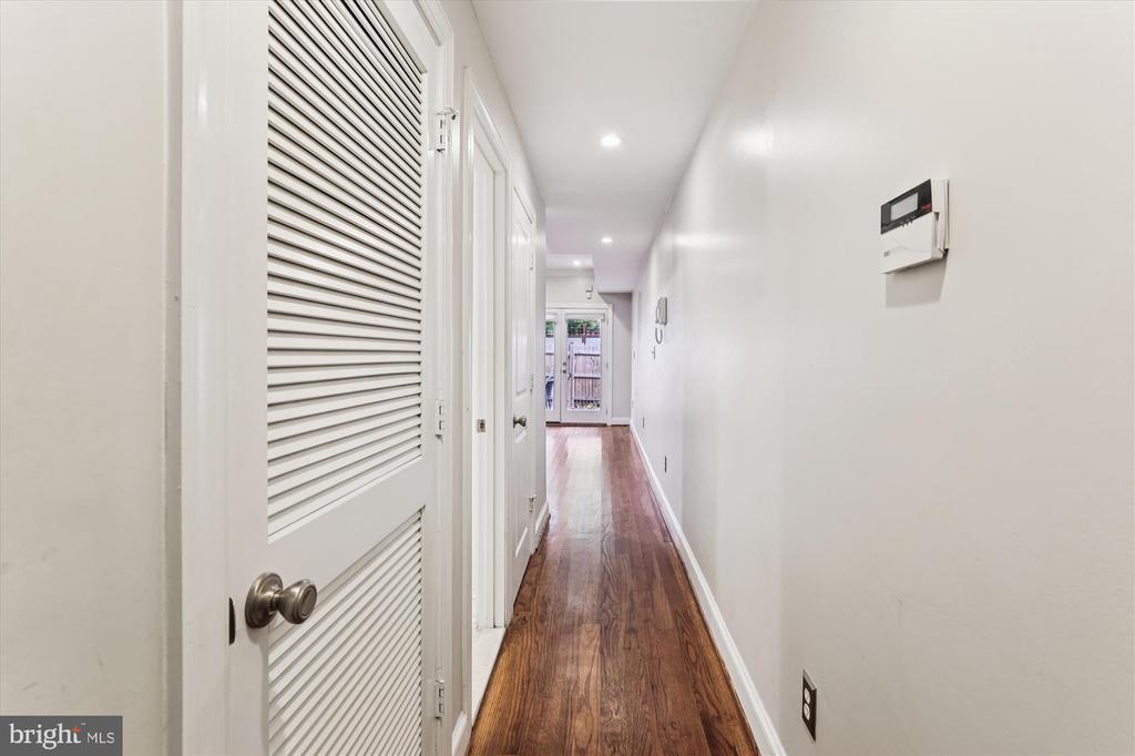 1116 C St NE in Washington, DC - Foto de edificio