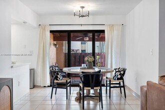 241 W Park Dr in Miami, FL - Building Photo - Building Photo