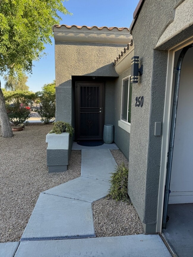 250 N 102nd Pl in Mesa, AZ - Building Photo - Building Photo