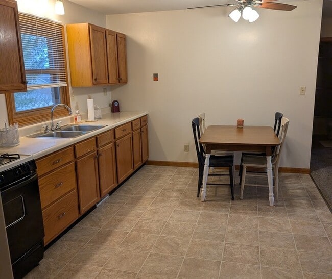 114 Wright Dr in North Utica, IL - Building Photo - Building Photo