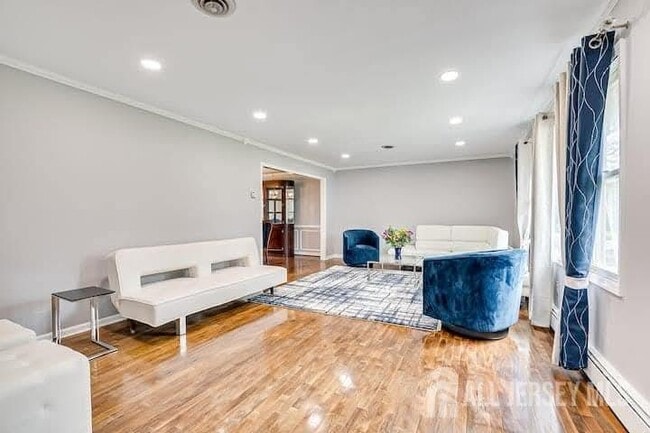 3993 Park Ave in Edison, NJ - Building Photo - Building Photo