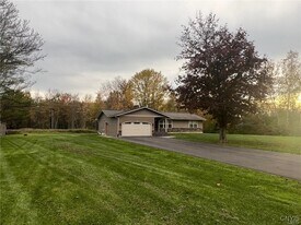 7056 Island Rd in Cicero, NY - Building Photo