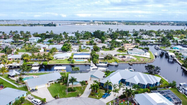 1360 SW Albatross Way in Palm City, FL - Foto de edificio - Building Photo