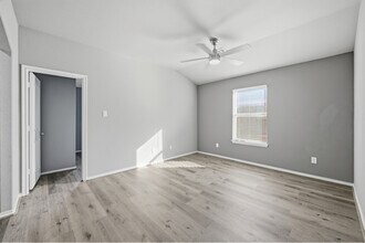 4528 Sleepy Meadows Dr in Fort Worth, TX - Foto de edificio - Building Photo