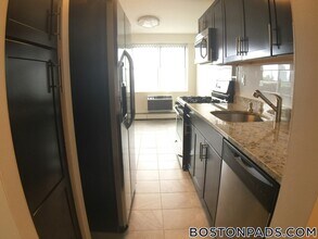 175 Freeman St, Unit 819 in Brookline, MA - Foto de edificio - Building Photo