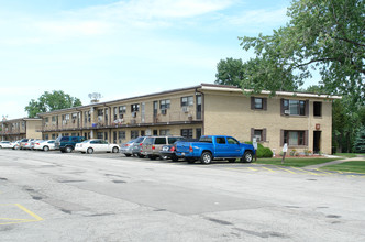 18 King Arthur Ct in Northlake, IL - Foto de edificio - Building Photo