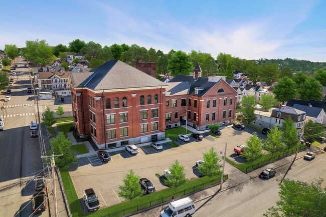 The Varnum in Lowell, MA - Foto de edificio - Building Photo