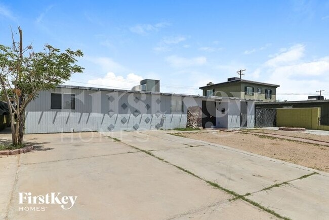1612 Capistrano Ave in Las Vegas, NV - Building Photo - Building Photo