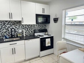 7505 NW 5th Pl, Unit 203 in Margate, FL - Building Photo - Building Photo