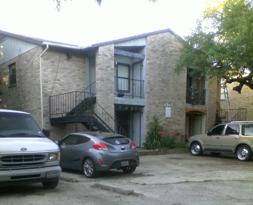 5305 Saint Georges Grn in Austin, TX - Building Photo