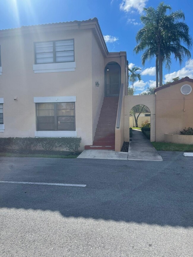 18236 Mediterranean Blvd in Hialeah, FL - Building Photo - Building Photo