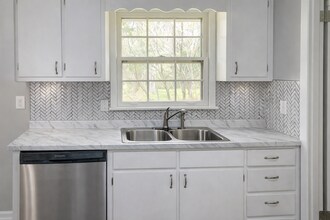 1290 Teakwood Trail in Stone Mountain, GA - Building Photo - Building Photo