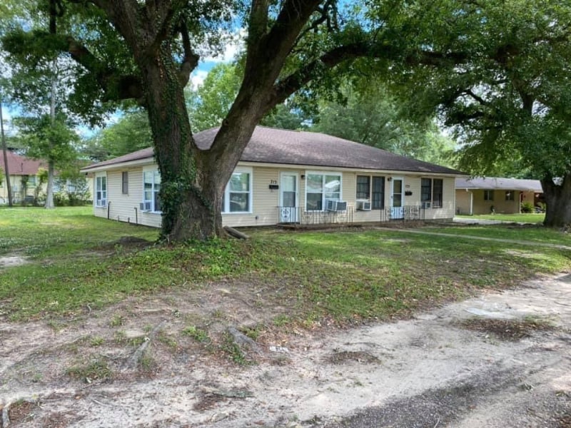 725 S 7th St in Silsbee, TX - Building Photo