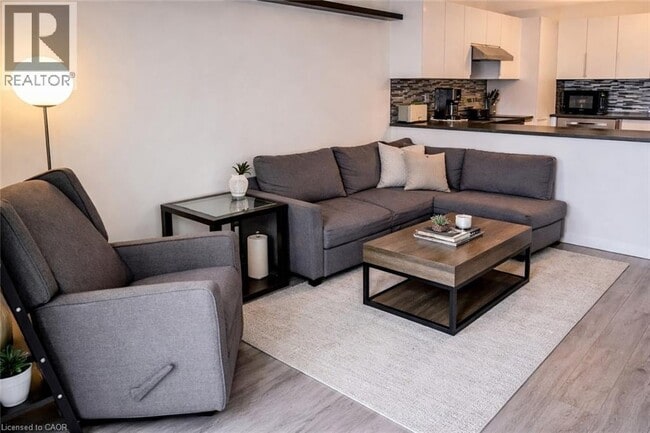 400 York Blvd in Hamilton, ON - Building Photo - Building Photo