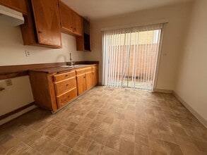 9737 Walnut St, Unit Back unit 3 in Bellflower, CA - Building Photo - Building Photo