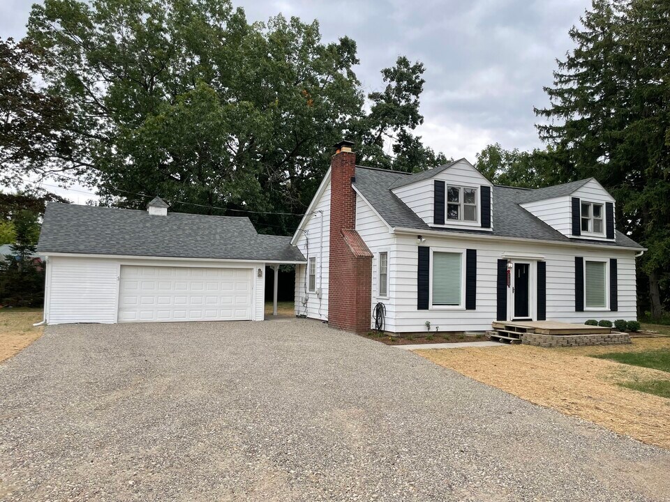 8950 31 Mile Rd in Washington, MI - Foto de edificio