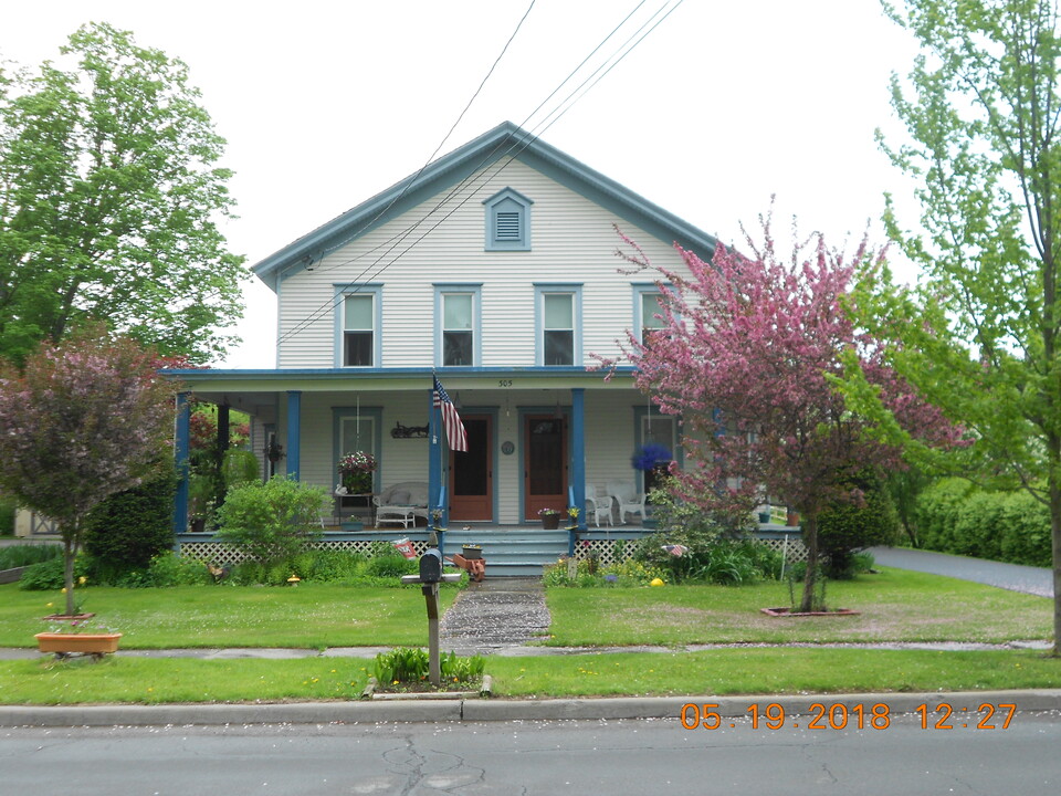 305 Main St, Unit R in Unadilla, NY - Building Photo