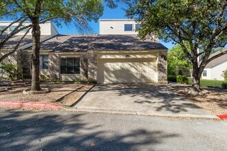 8401 Echo Creek Ln in San Antonio, TX - Building Photo - Building Photo