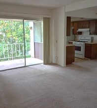 6878 Navajo Rd in San Diego, CA - Foto de edificio - Building Photo