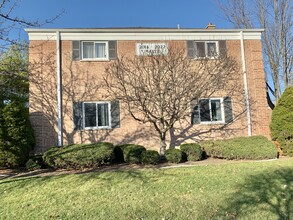 2016 Maple Ave in Northbrook, IL - Building Photo - Building Photo