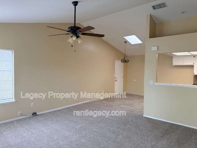 7733 Robinette Rd in Sacramento, CA - Building Photo - Building Photo