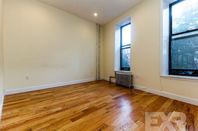 24 Rogers Ave in Brooklyn, NY - Building Photo - Building Photo