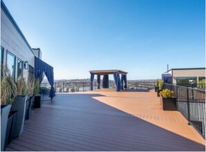 511 Broadway in Somerville, MA - Foto de edificio - Building Photo