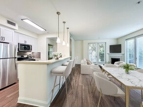 La Belle at Hollywood Tower in Los Angeles, CA - Foto de edificio - Building Photo