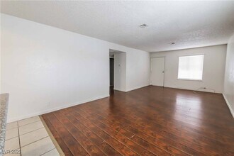 3649 S Van Dyke Ave in Las Vegas, NV - Building Photo - Building Photo
