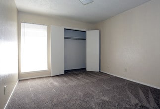 Lamond Grove in Longview, TX - Building Photo - Interior Photo