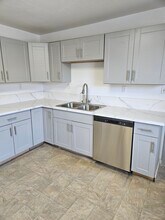 436 W J St in Oakdale, CA - Building Photo - Building Photo