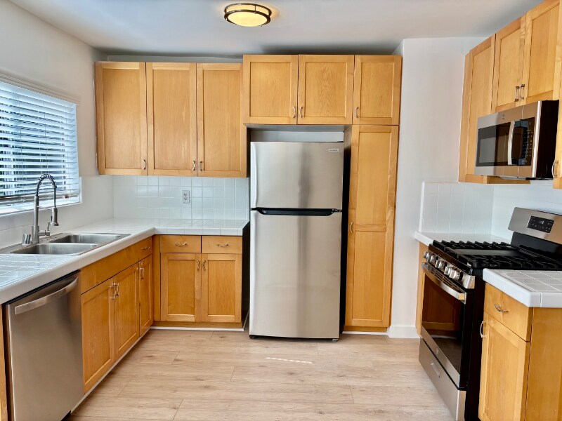 808-812 Westmount Dr in West Hollywood, CA - Building Photo