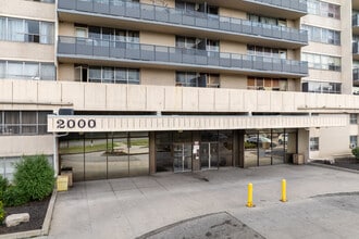 Oakview Heights in Toronto, ON - Building Photo - Building Photo