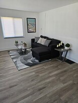 102 N Hampton Rd, Unit D in Columbus, OH - Building Photo
