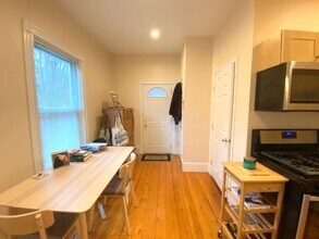 40 Chester St, Unit 1L in Somerville, MA - Building Photo - Building Photo