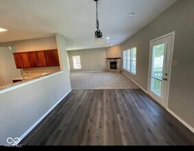 12550 E 131st St in Fishers, IN - Foto de edificio - Building Photo