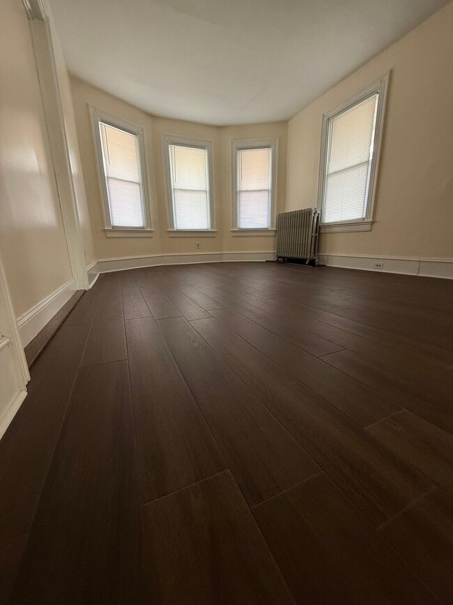 475 Cooper St, Unit #1 in Beverly, NJ - Foto de edificio - Building Photo